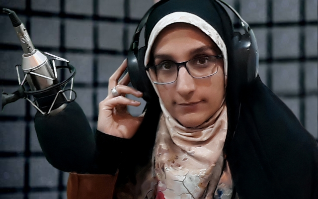 گویندهی تیزرتبلیغاتی، تلفن گویا، کتاب صوتی، موشن گرافیک و پادکست شما باشم.